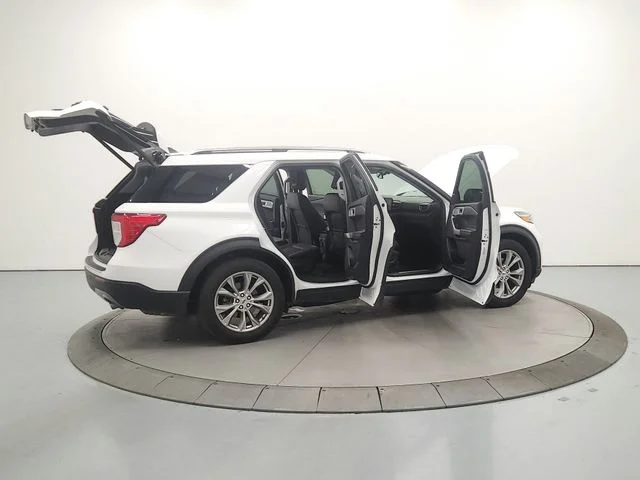Used 2023 White Ford Limited image 16