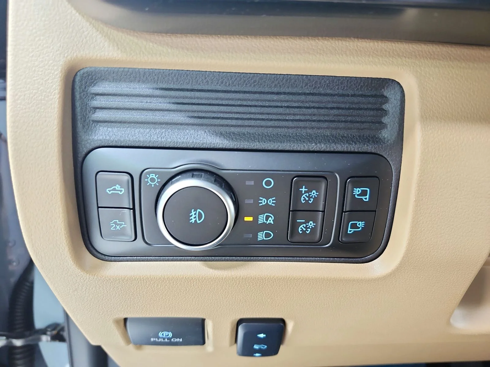 New 2026 Glacier Gray Metallic Tri-Coat Ford F-250® Lariat® image 27