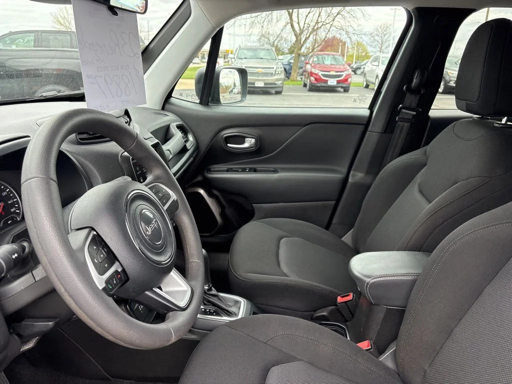 Used 2023 Black Clearcoat Jeep Latitude image 12