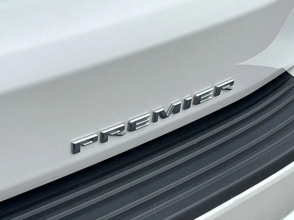 Used 2022 Iridescent Pearl Tricoat Chevrolet Premier image 12
