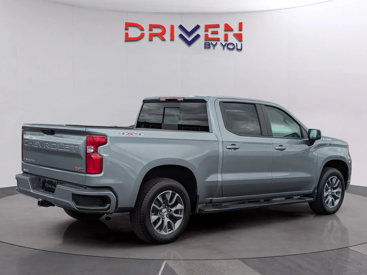 Used 2025 Sterling Gray Metallic Chevrolet RST image 5