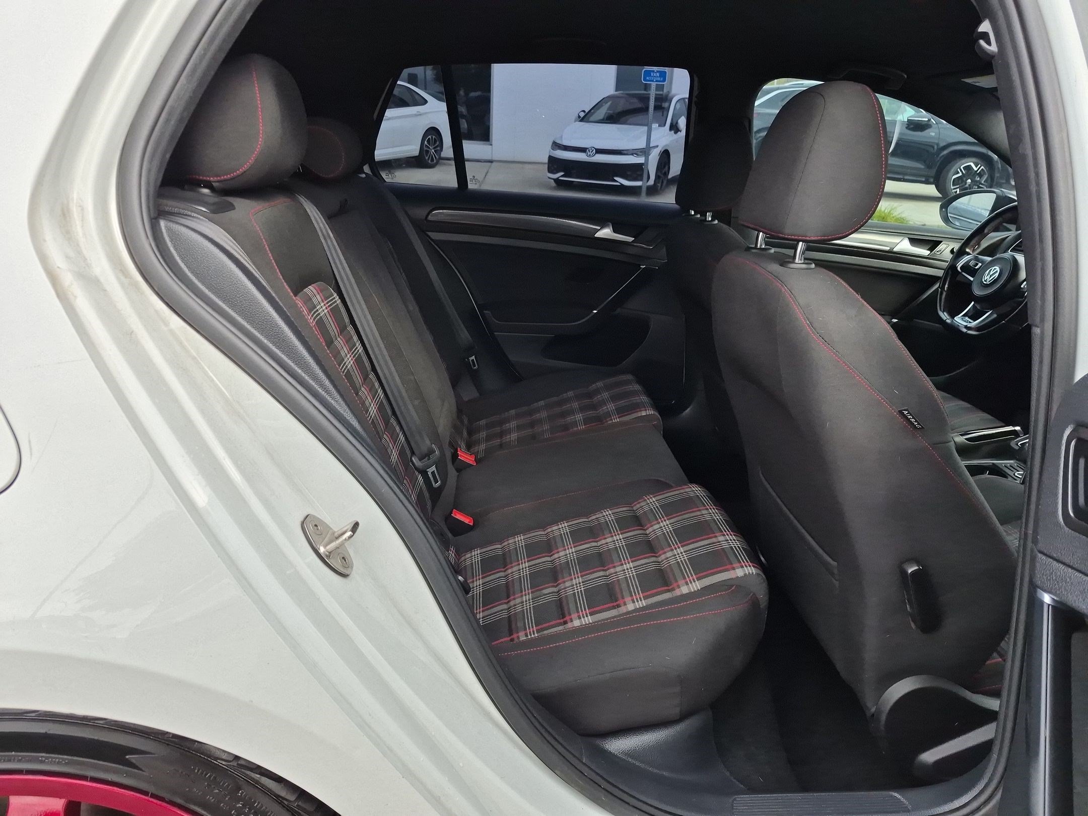 Used 2020 Pure White Volkswagen S image 27