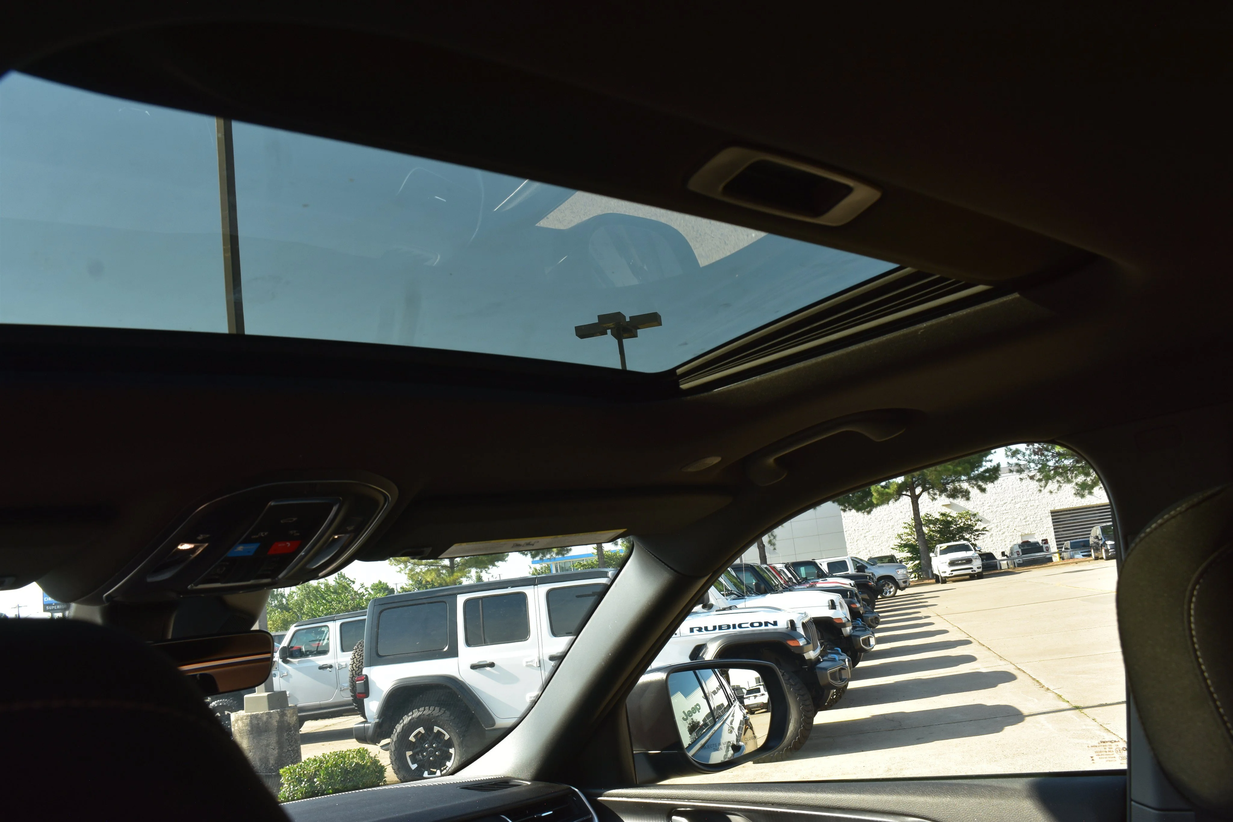 New 2026 Baltic Gray Metallic Clearcoat Jeep Laredo X image 18