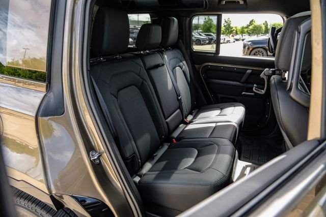 2025 Land Rover Defender X-Dynamic SE - Photo 47
