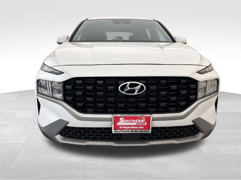Used 2023 White Hyundai SE image 9