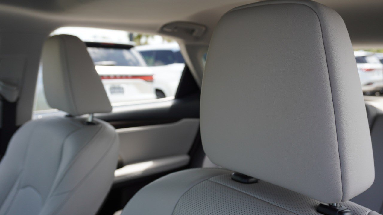 Used 2022 White Lexus RX 350 image 27