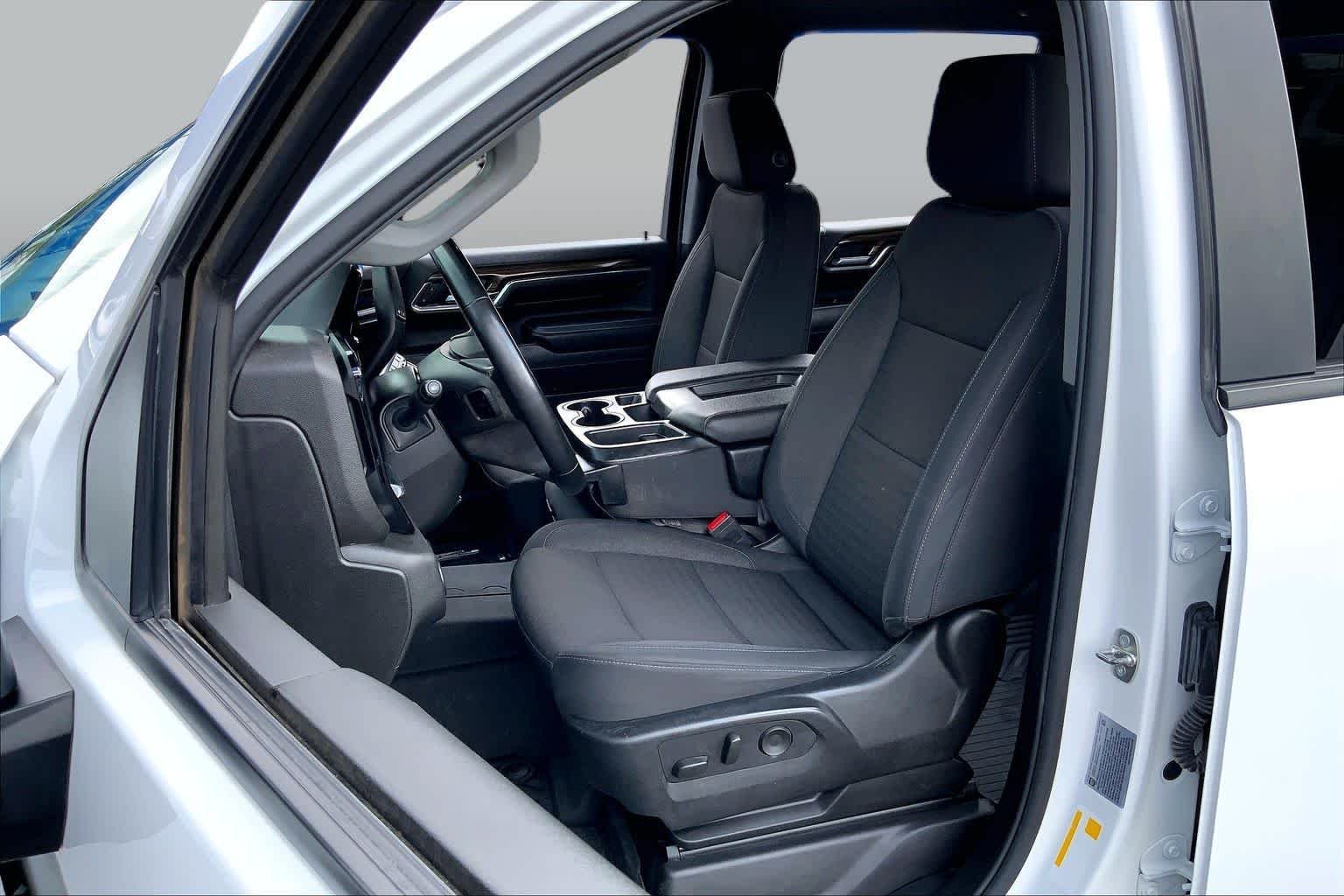 Used 2024 Summit White Chevrolet LT image 8