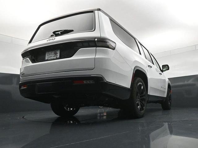 New 2026 Bright White Clear-Coat Exterior Paint Jeep Grand Wagoneer image 23