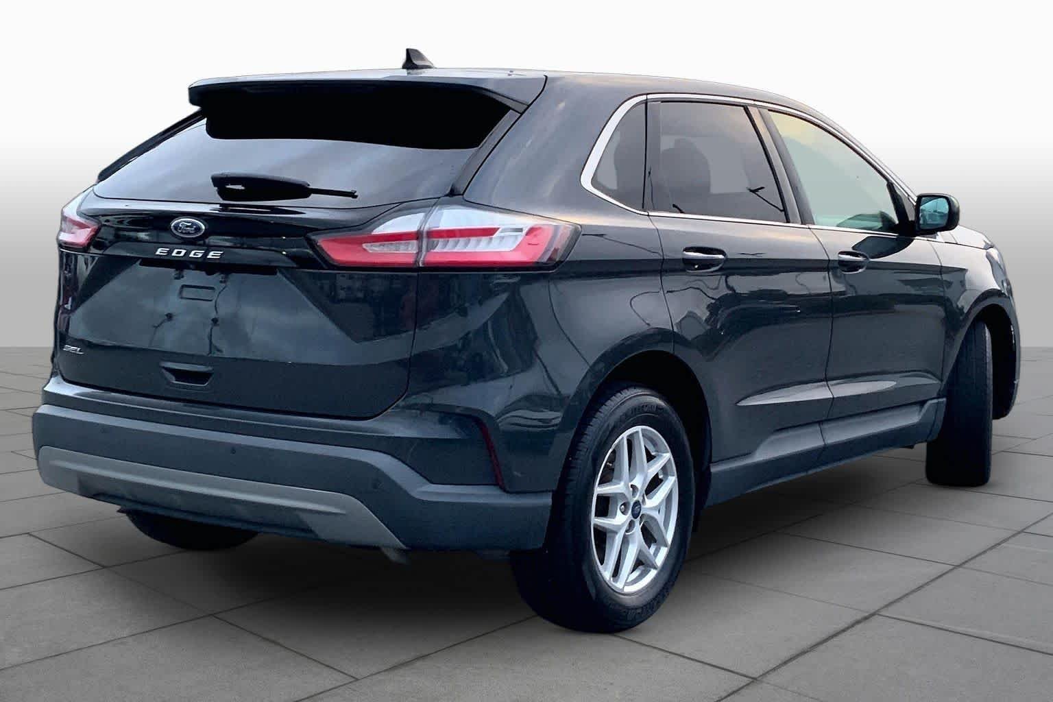 Used 2021 Lithium Gray Ford SEL image 12
