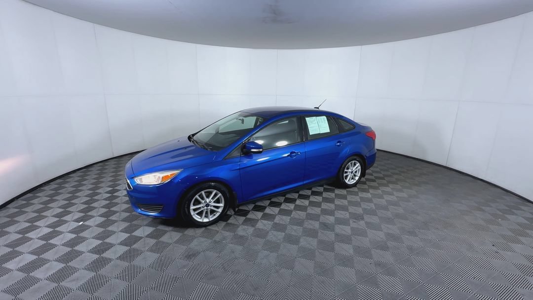 Used 2018 Blue Ford SE image 4