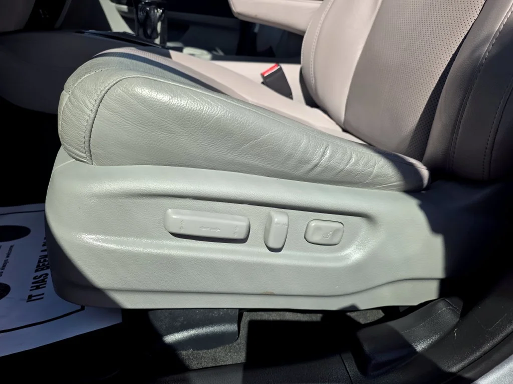Certified Used 2021 Lunar Silver Metallic Honda Elite image 10