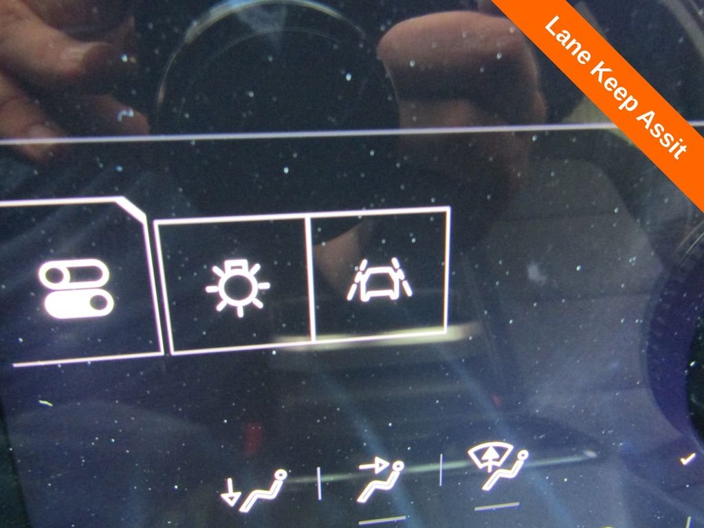 Used 2025 White GMC Elevation image 18