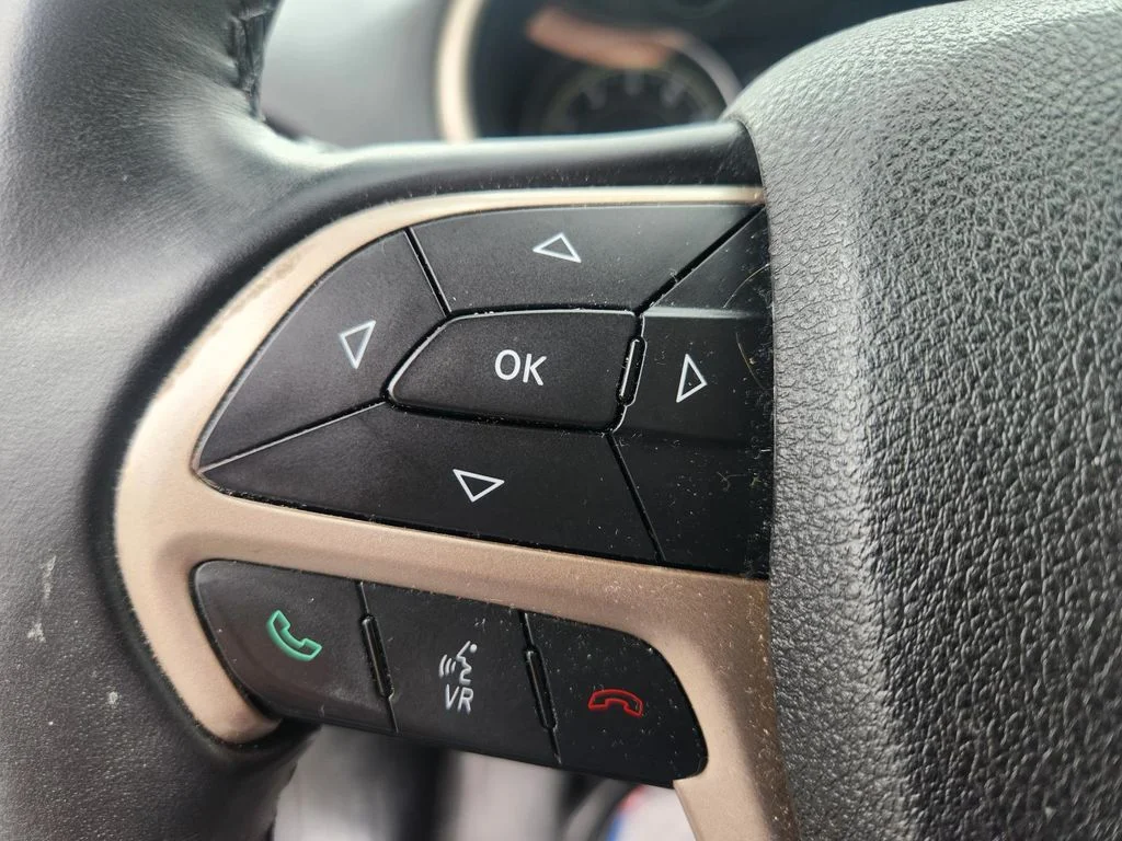 Used 2015 Black Jeep Latitude image 20
