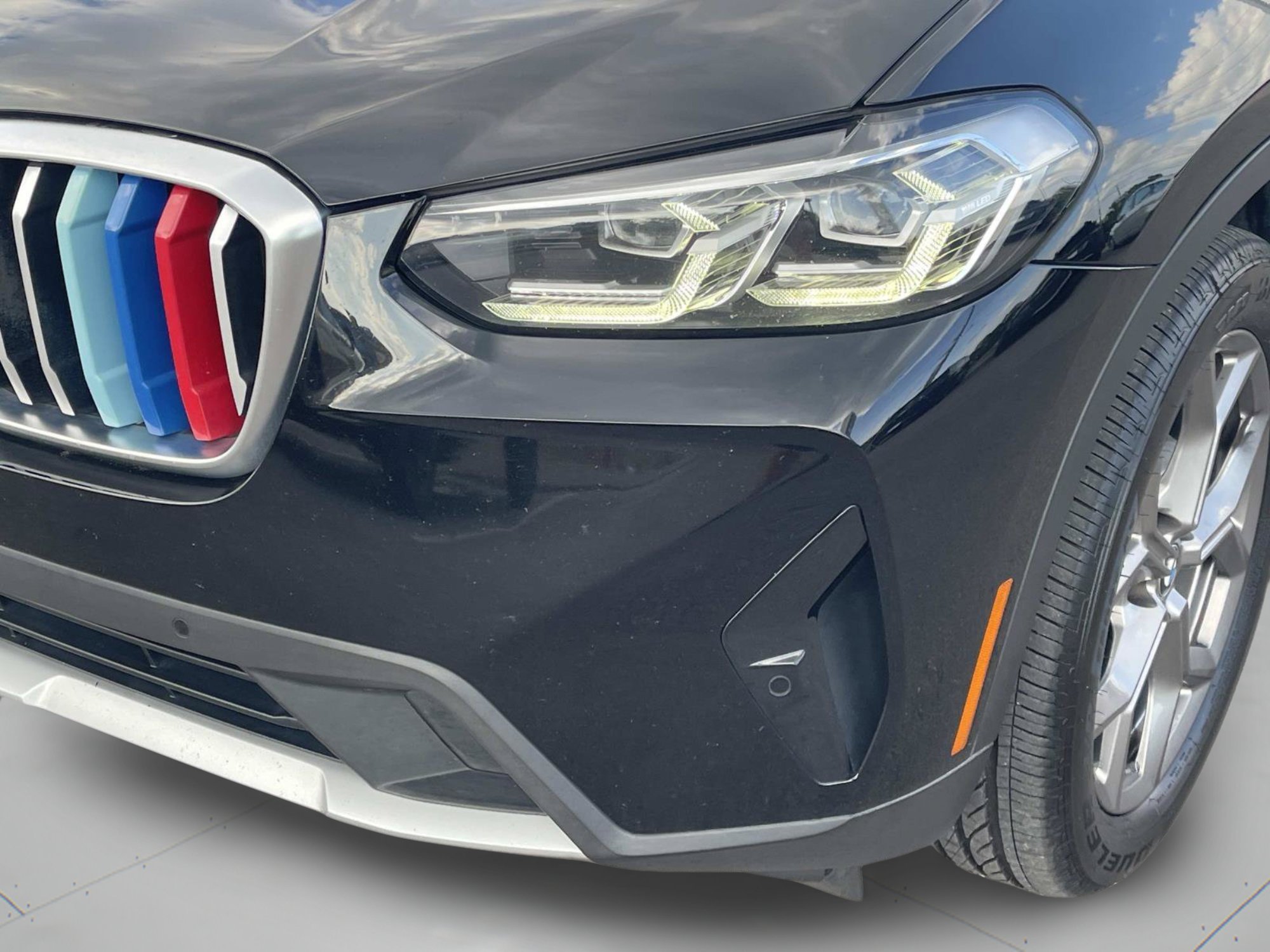 Used 2022 Jet Black BMW sDrive30i image 9