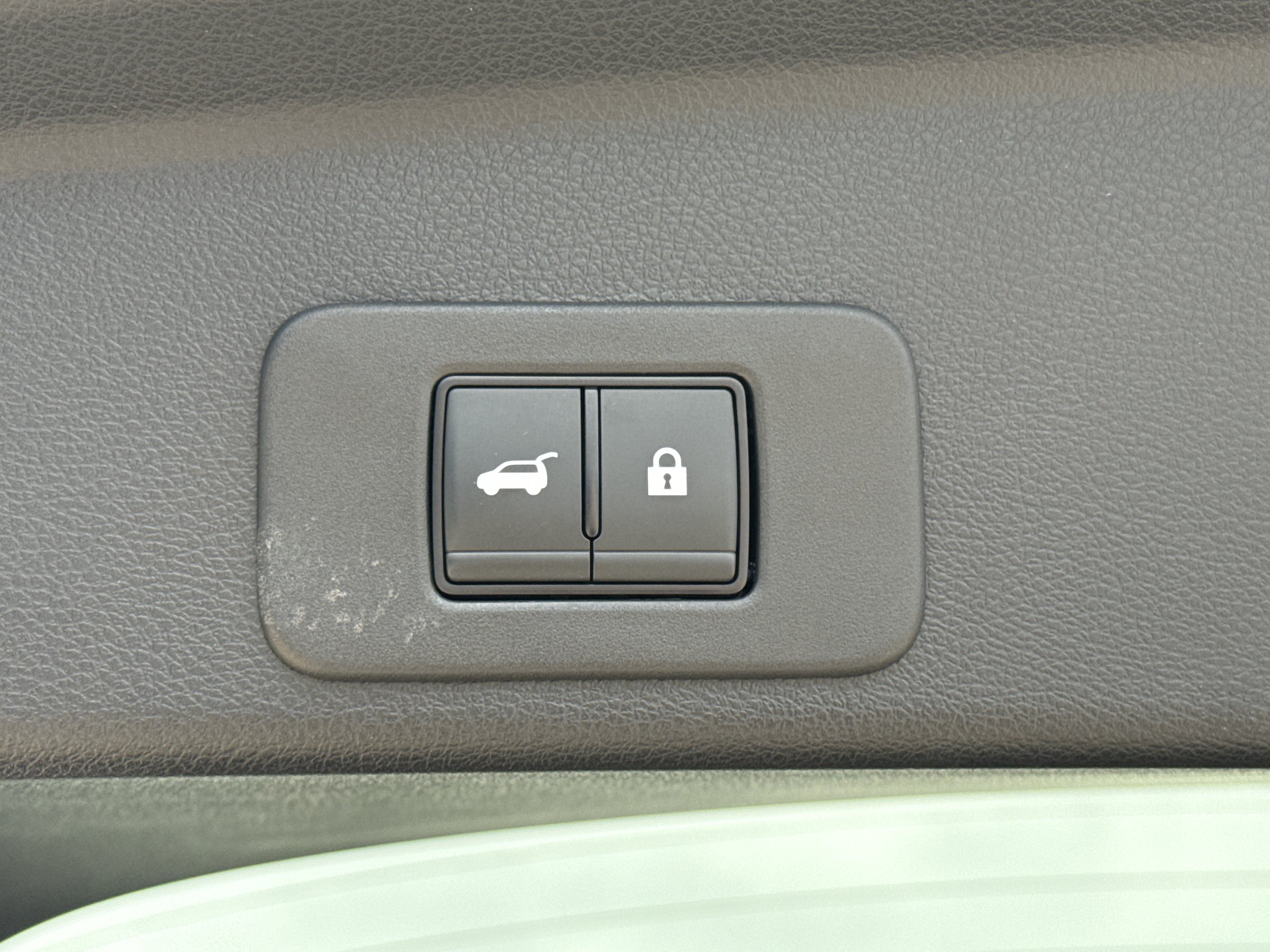 Used 2025  Nissan Platinum image 13