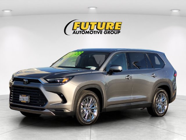 Used 2025  Toyota Platinum image 5