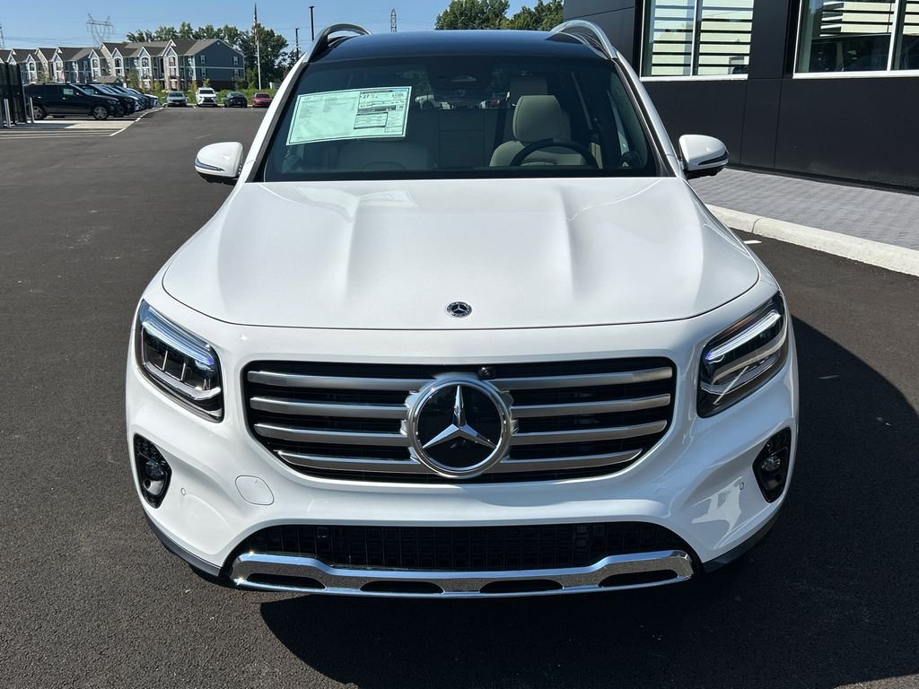 New 2026 Polar White Mercedes-Benz GLB 250 image 3