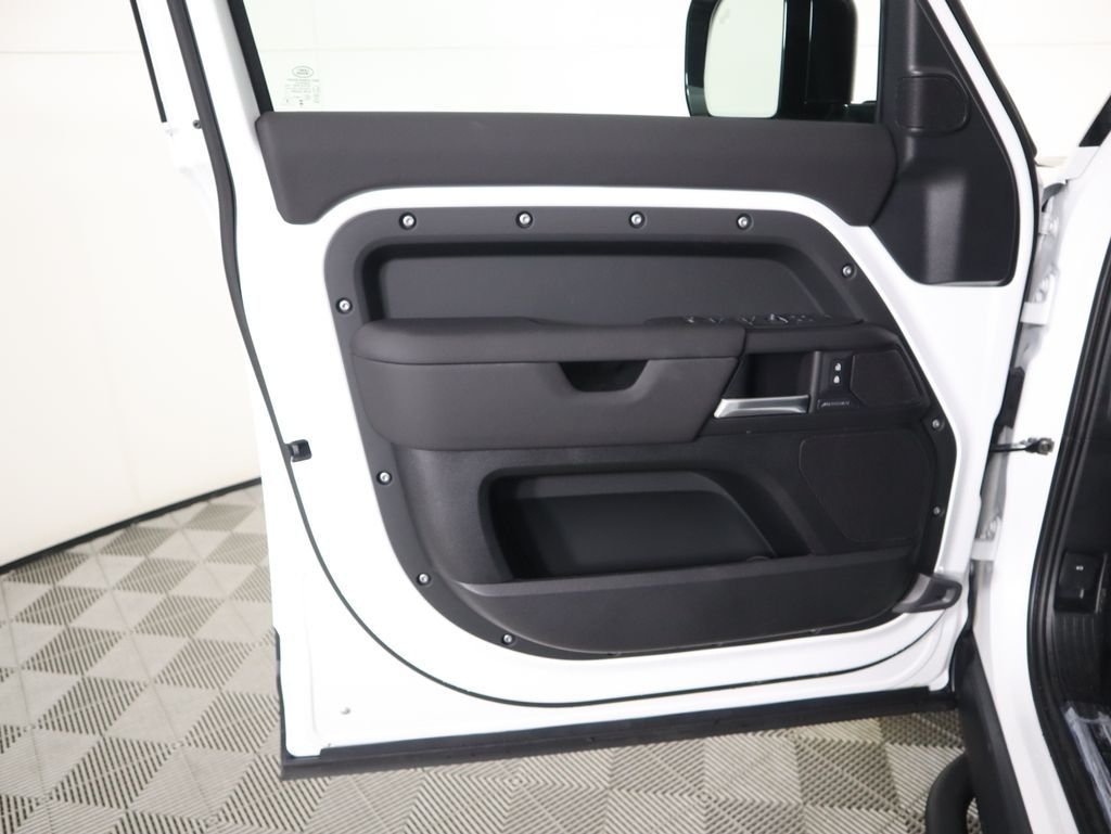 2026 Land Rover Defender S - Photo 24