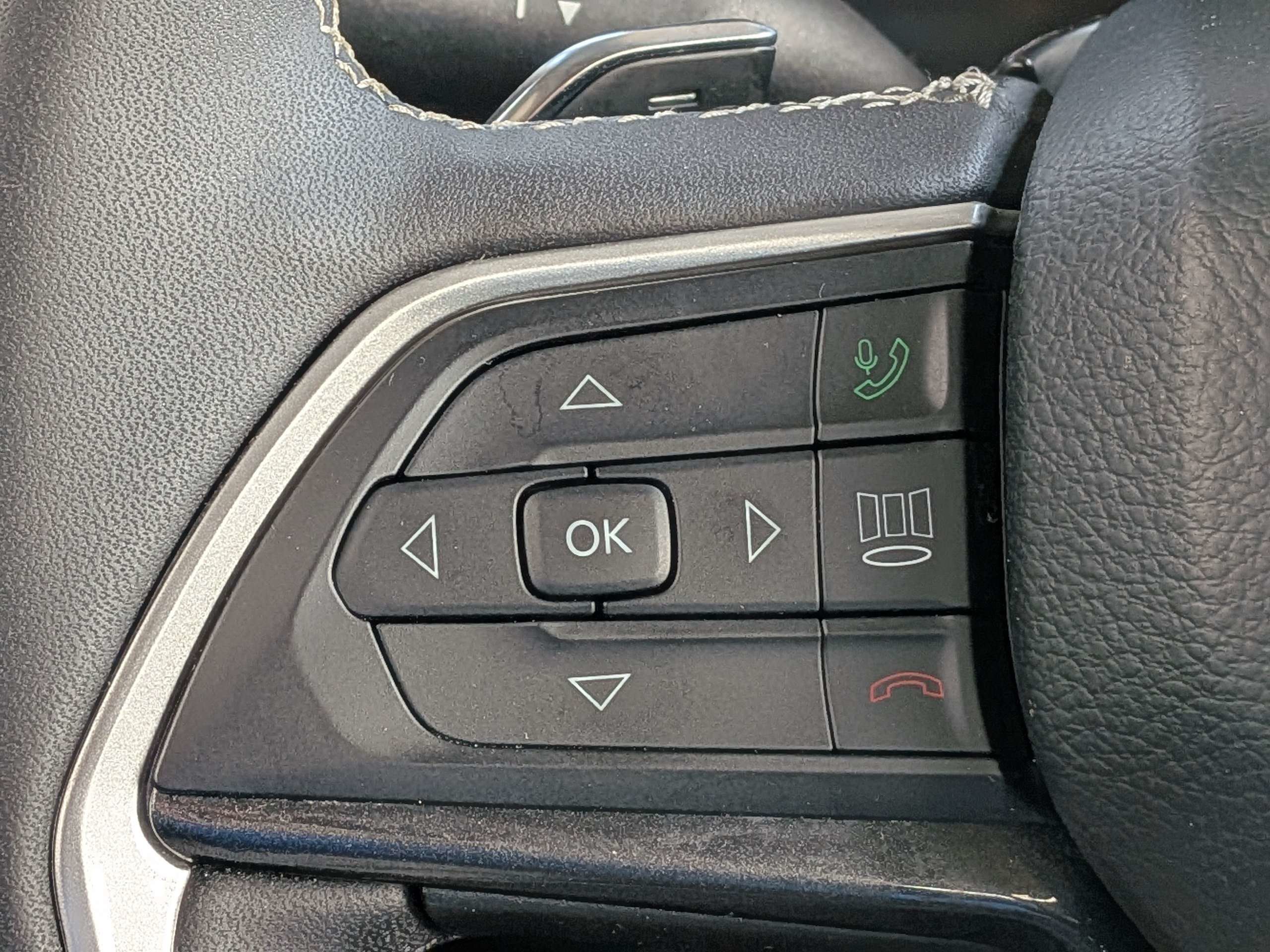 Used 2023 Black Jeep Laredo image 22