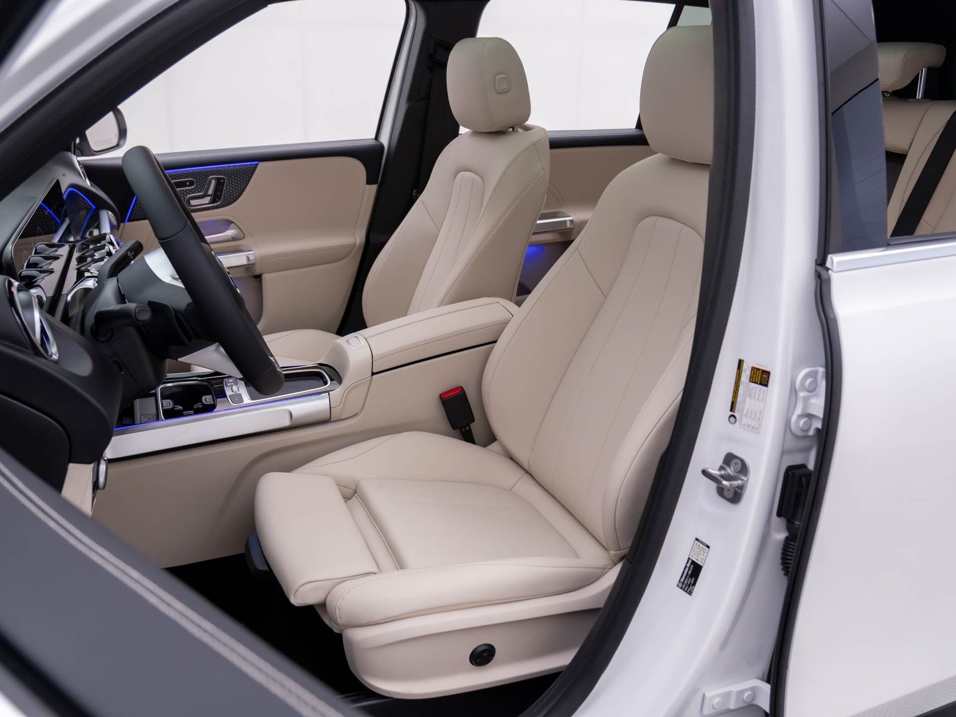New 2026 Polar White Mercedes-Benz GLB 250 image 17