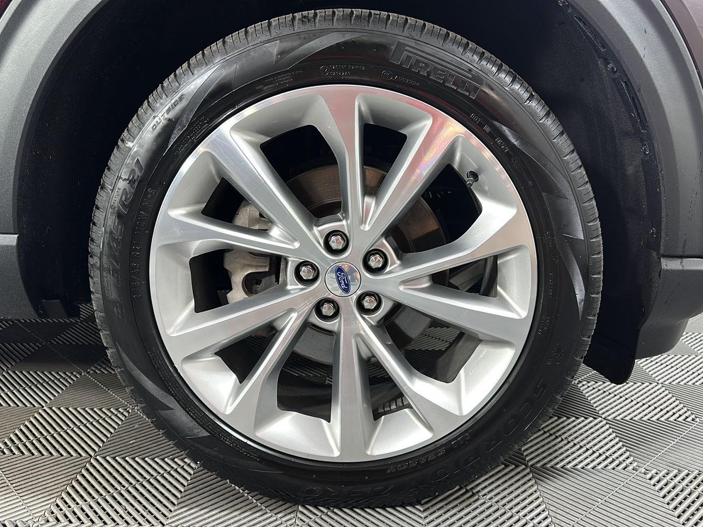 Used 2023 Jewel Red Metallic Tinted Clearcoat Ford Platinum image 3
