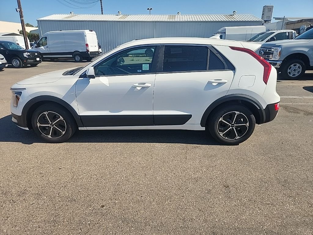 Used 2025 White Kia LX image 10