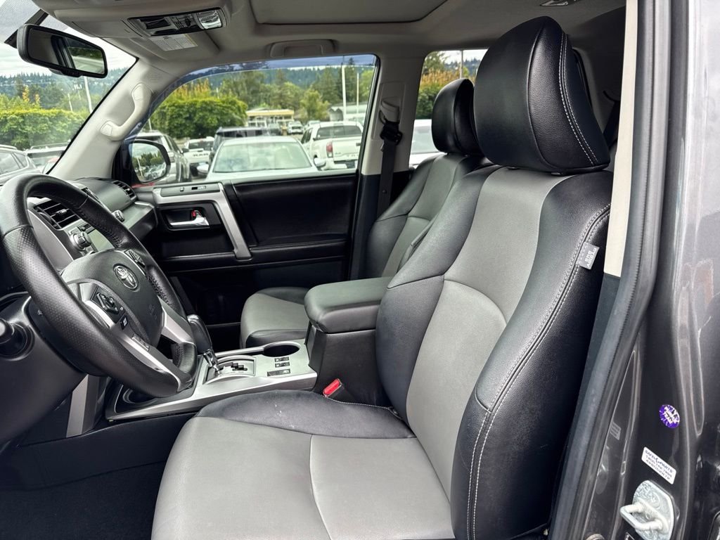 Used 2016 Magnetic Gray Metallic Toyota SR5 Premium image 4