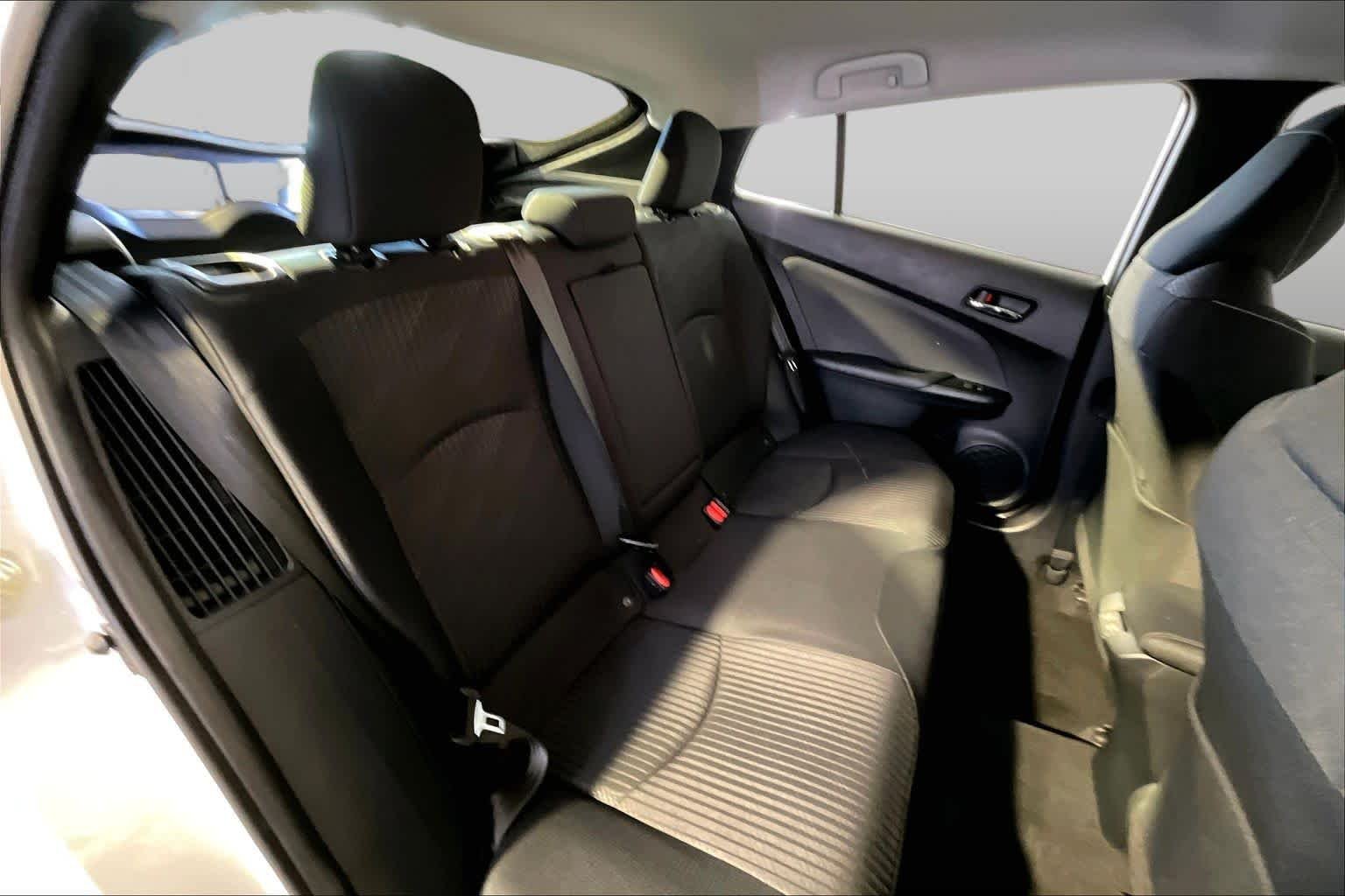 Used 2022 Wind Chill Pearl Toyota LE image 19