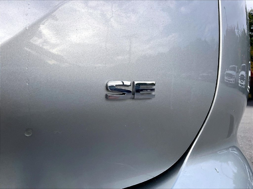 Used 2024 Silver Mitsubishi SE image 27