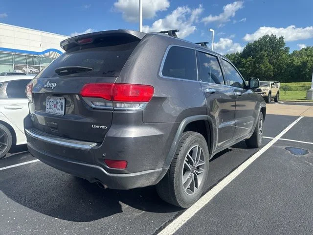 Used 2019 Gray Jeep Limited image 4