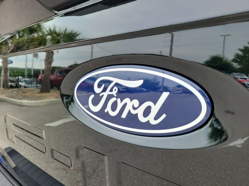 New 2026 Agate Black Metallic Ford XLT image 8