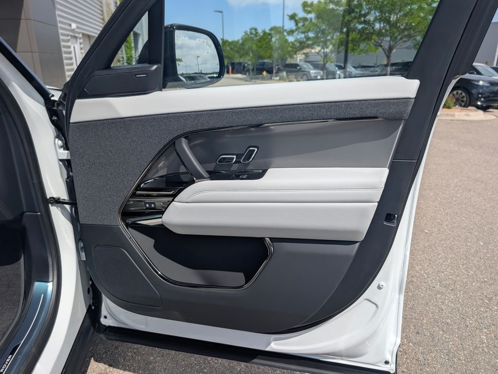 New 2026 Fuji White Land Rover SE image 10