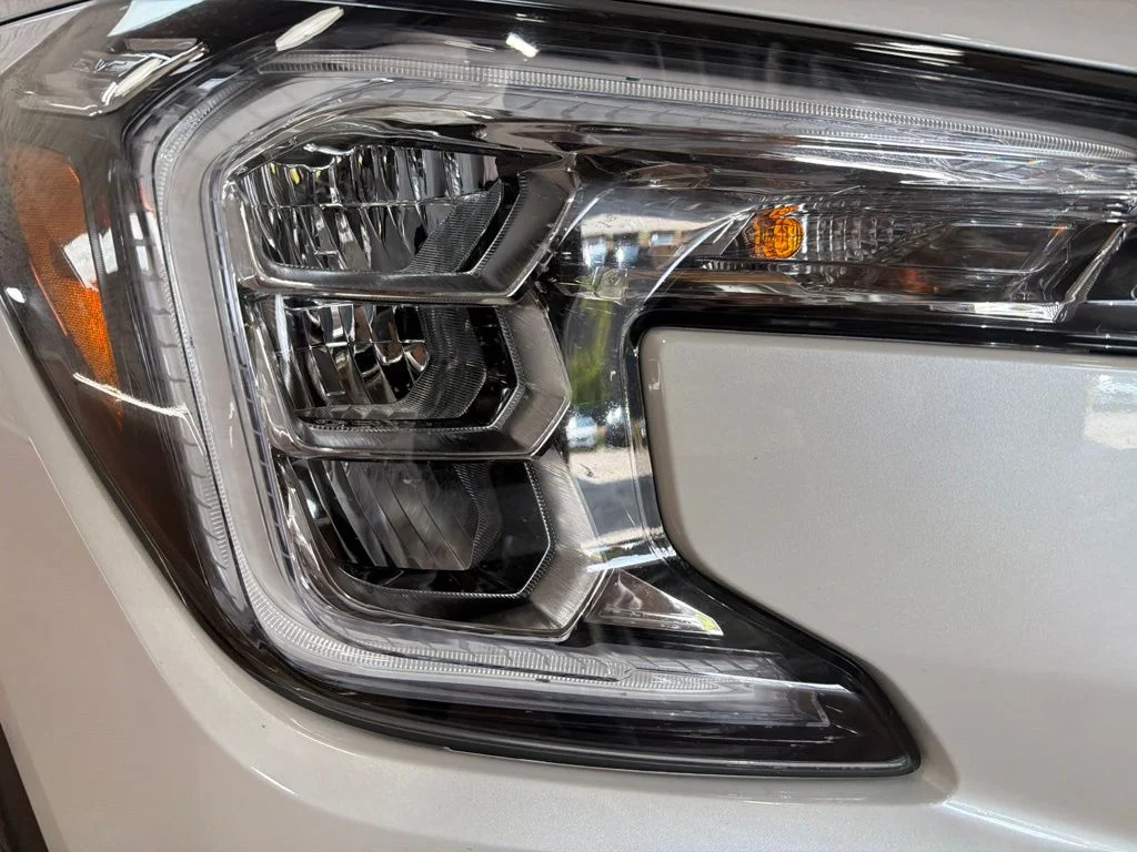 Used 2024 White Frost Tricoat GMC SLT image 10