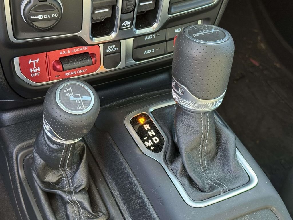 Used 2025 White Jeep Mojave image 21
