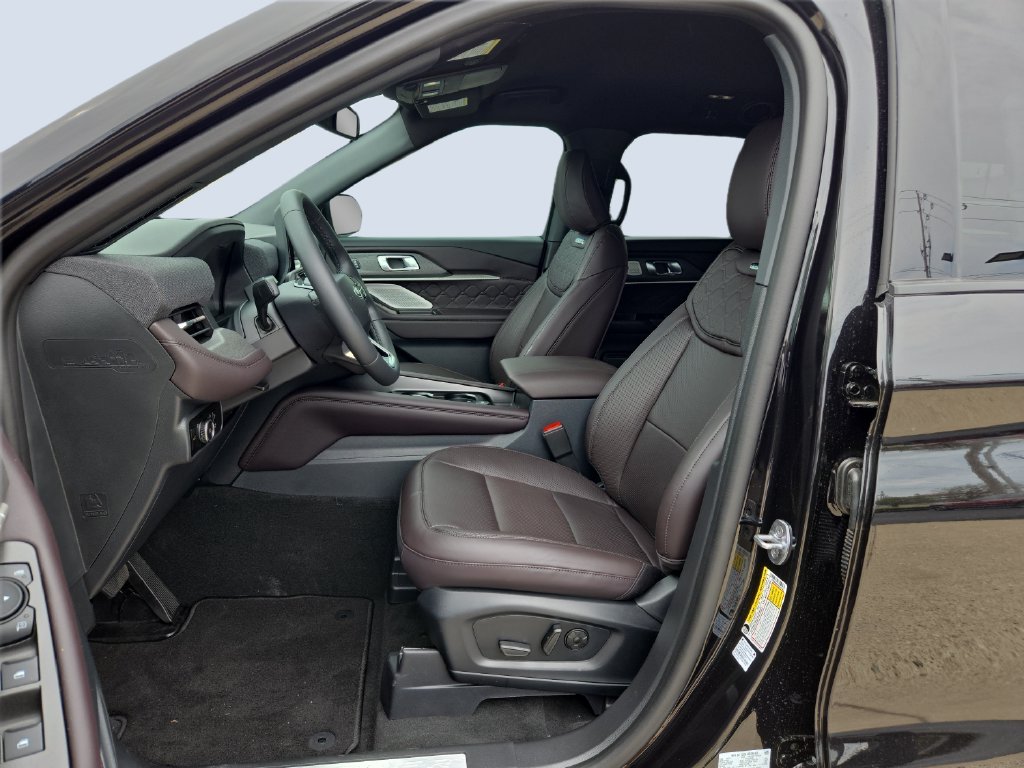 New 2027 Agate Black Metallic Ford Platinum™ image 9