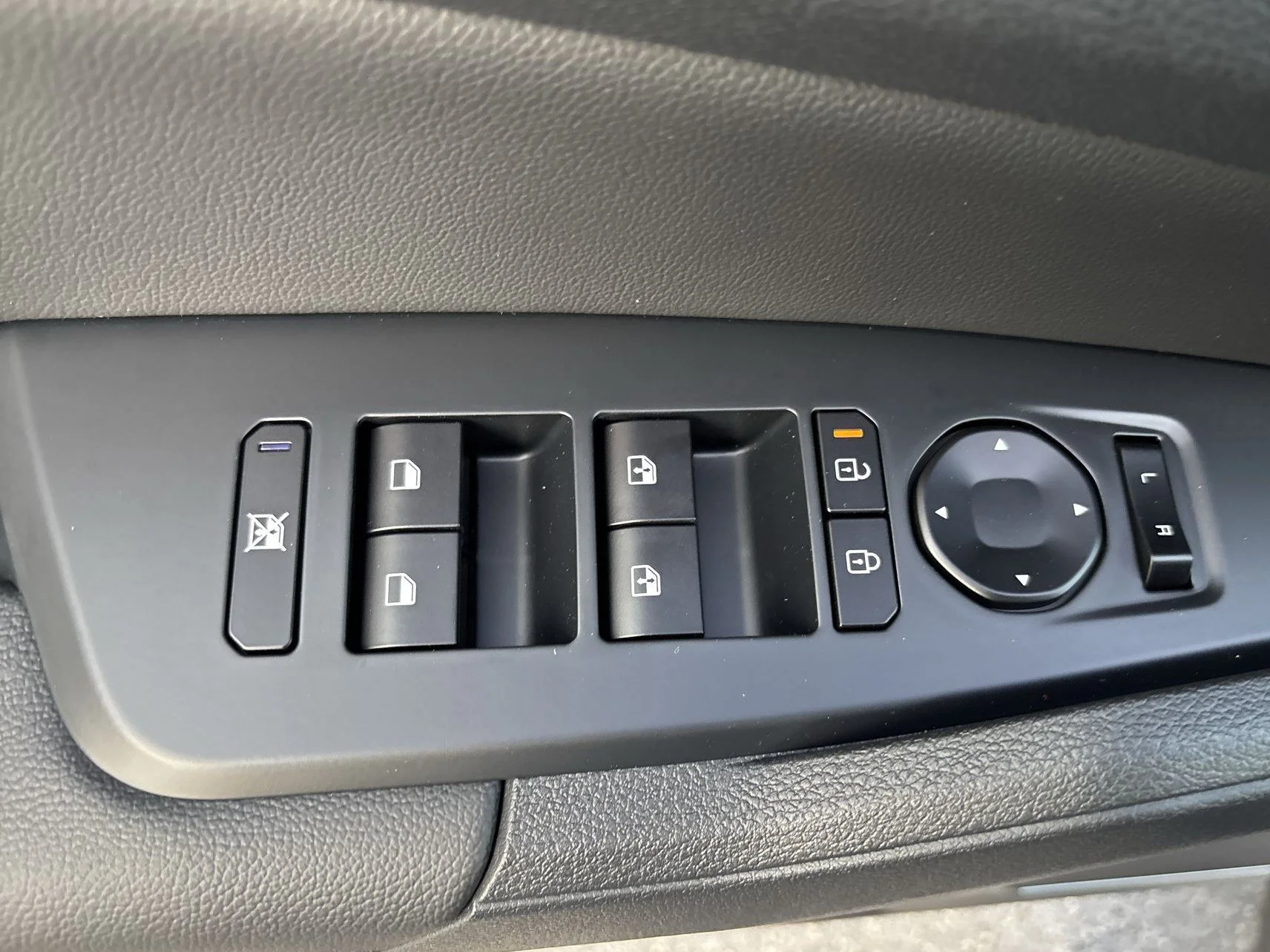 New 2026 Wolf Gray Kia EX image 17