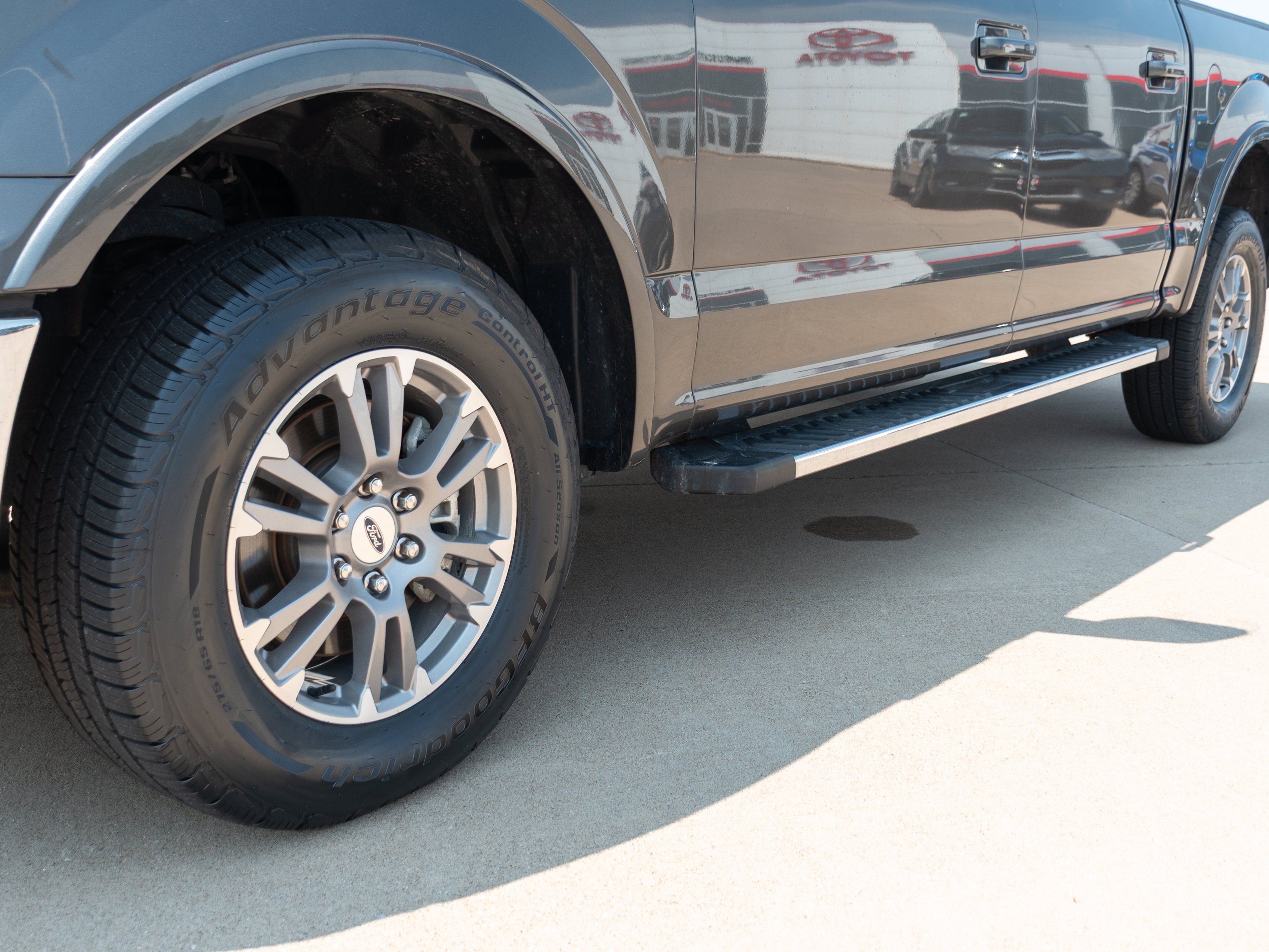 Used 2019 Gray Ford Lariat 4X4 image 6
