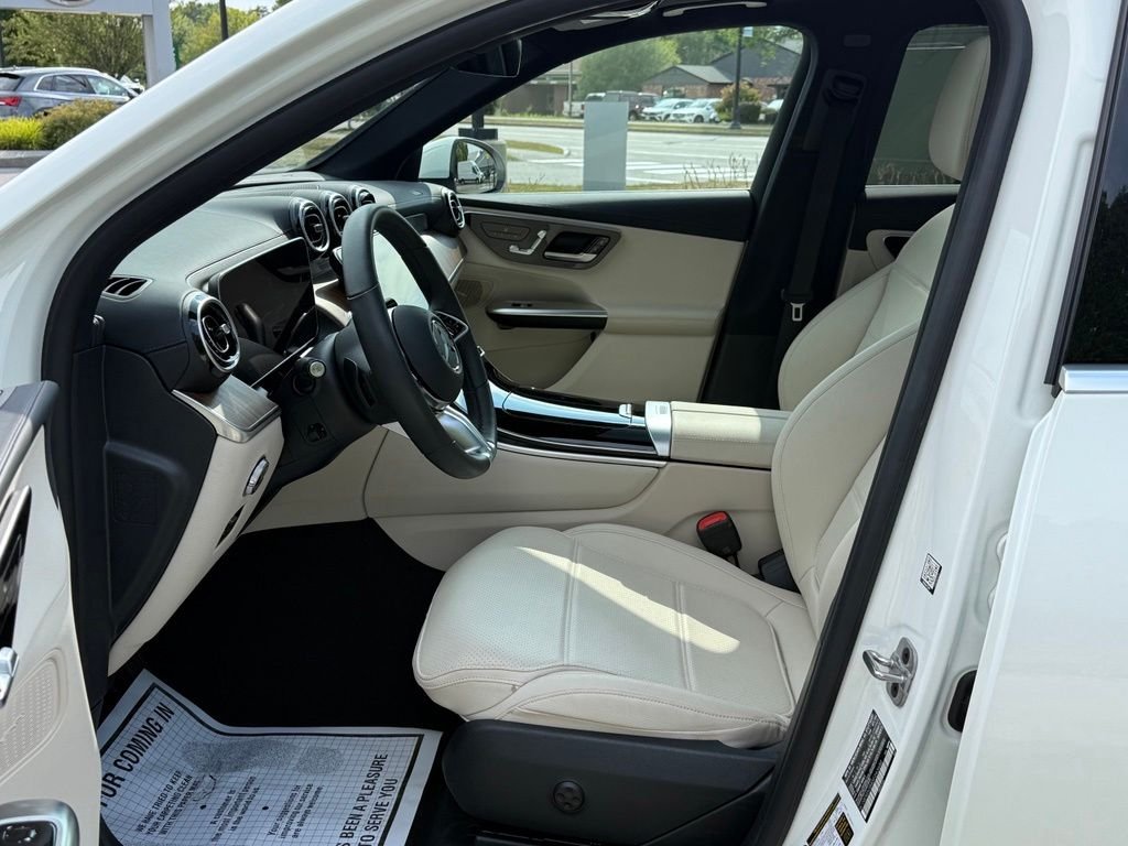 Used 2025 White Mercedes-Benz GLC 350e image 31