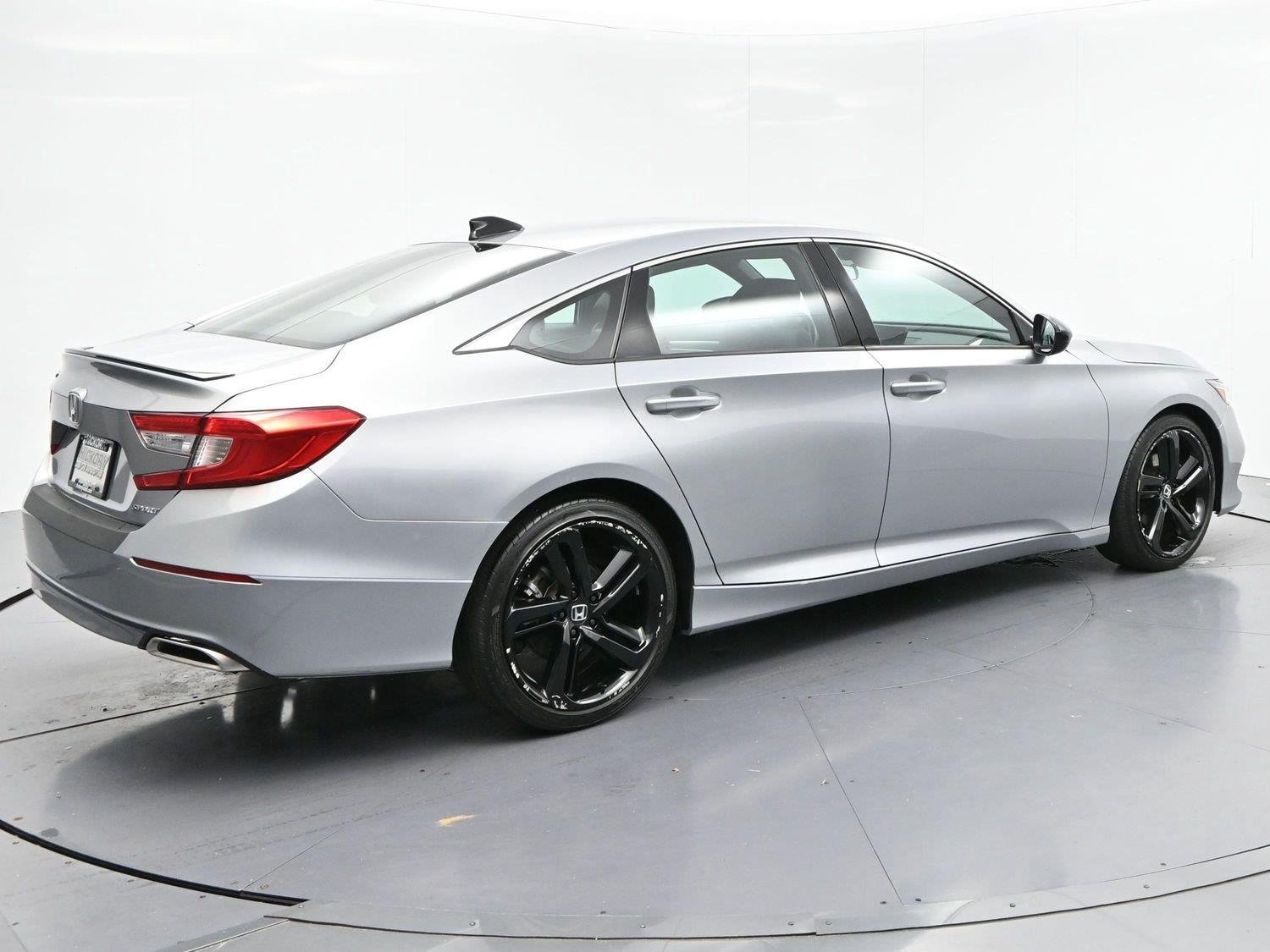 Used 2022 Lunar Silver Metallic Honda Sport image 7