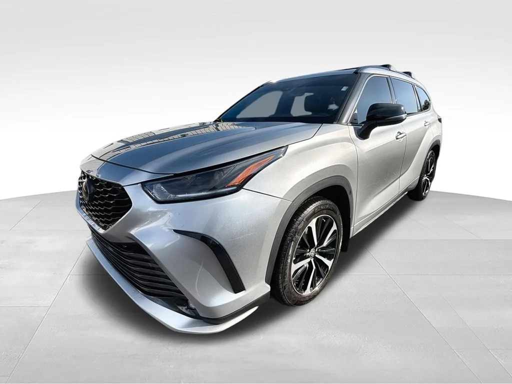 Used 2022 Silver Toyota XSE image 4