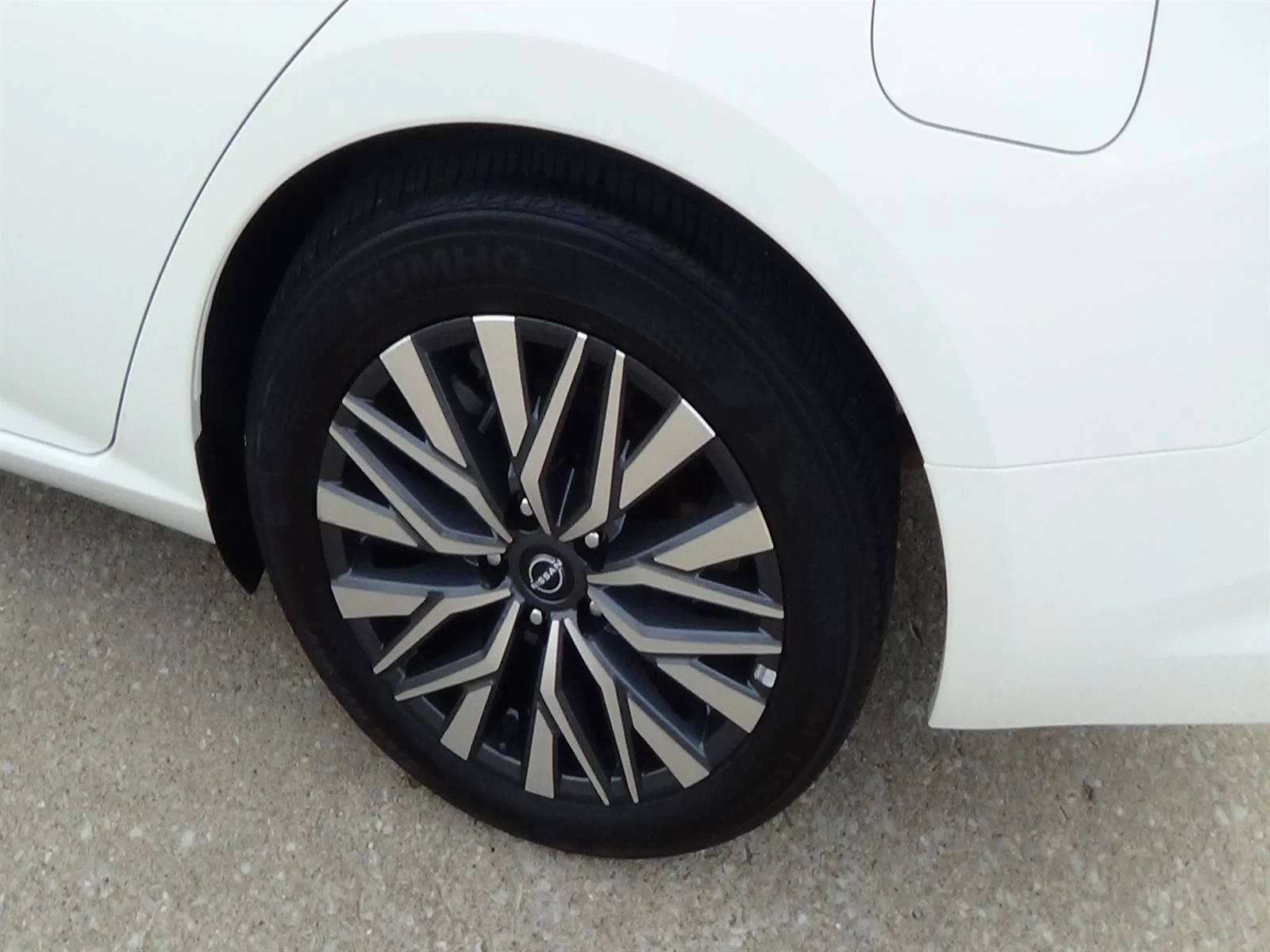Certified Used 2025 Glacier White (qak) Nissan 2.5 SV image 9