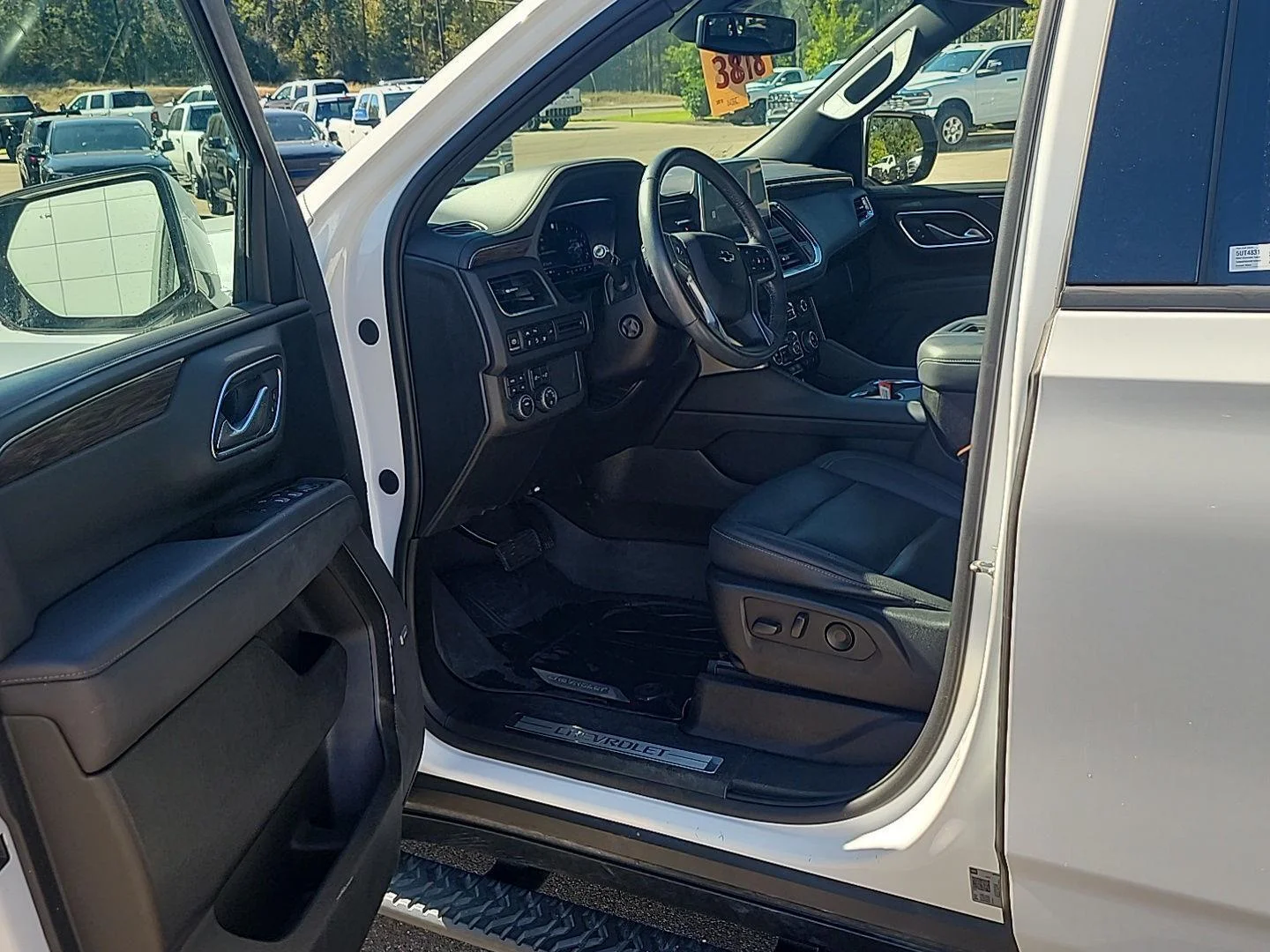 Used 2022 Summit White Chevrolet Z71 image 3