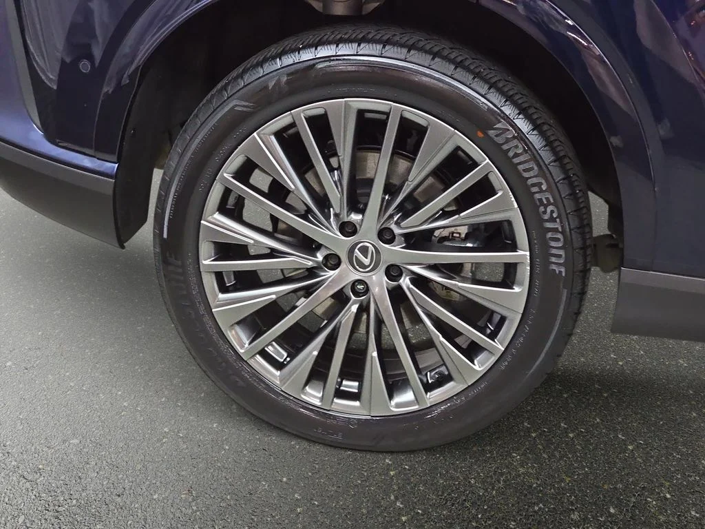 Certified Used 2025  Lexus 450h+ Luxury image 32