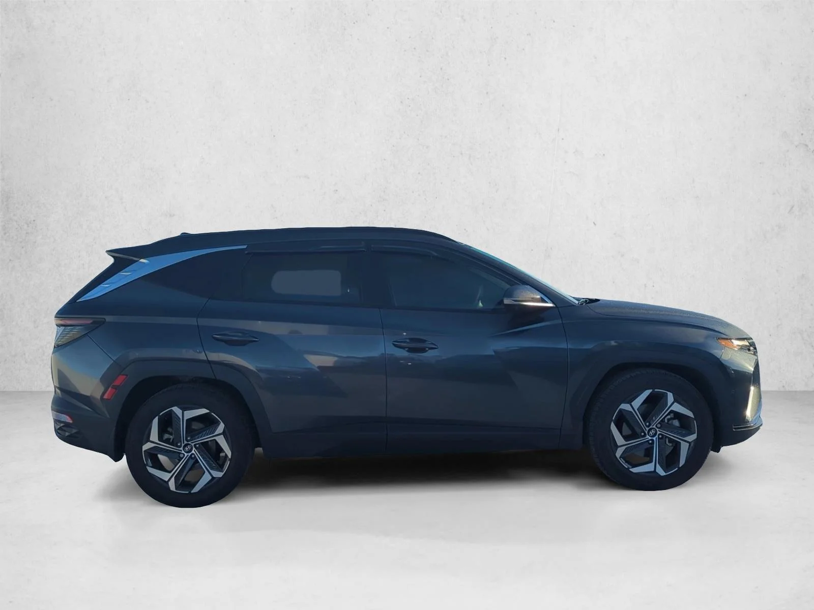 Used 2024 Dark Gray Metallic Hyundai Limited image 4