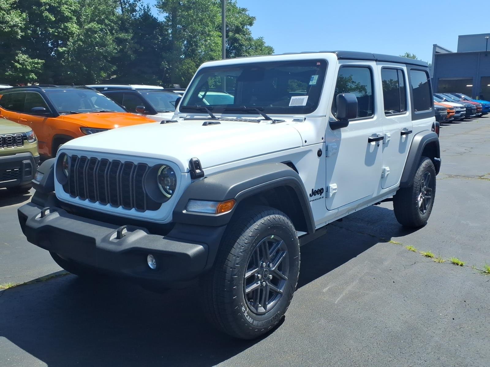 New 2026 Bright White Clear-Coat Exterior Paint Jeep Sport S image 3