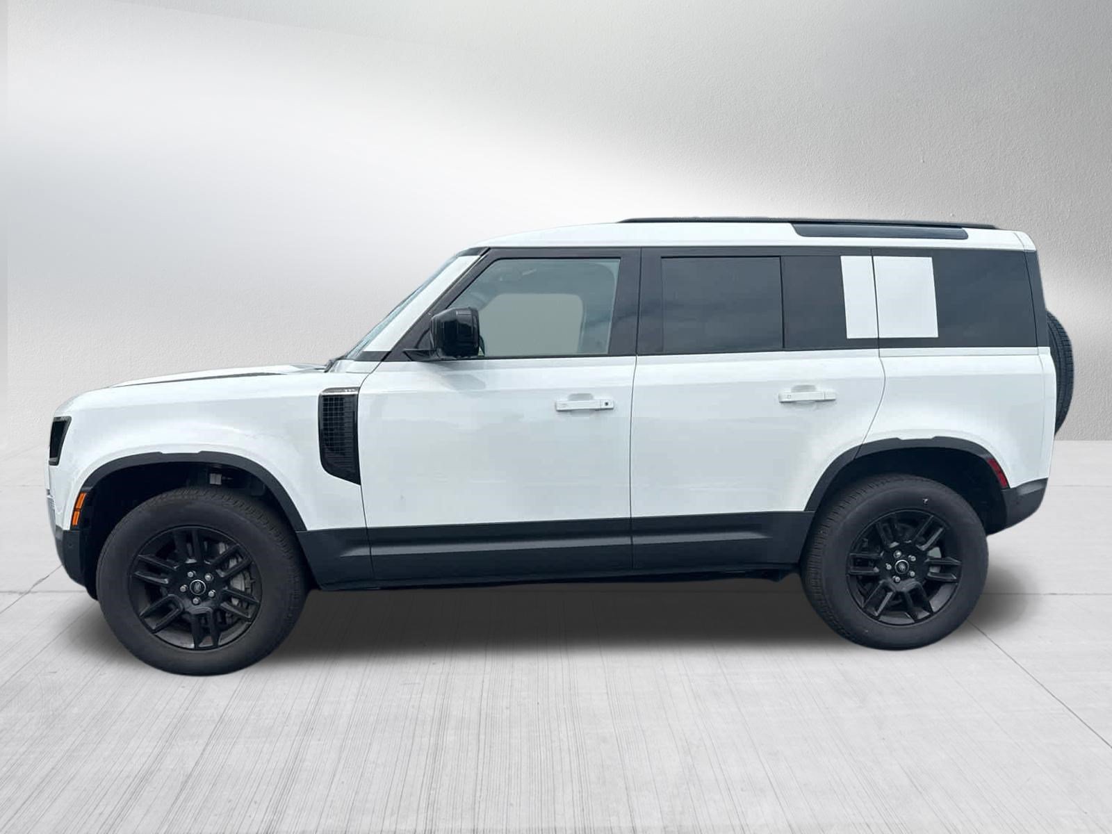 Used 2025 White Land Rover S image 2