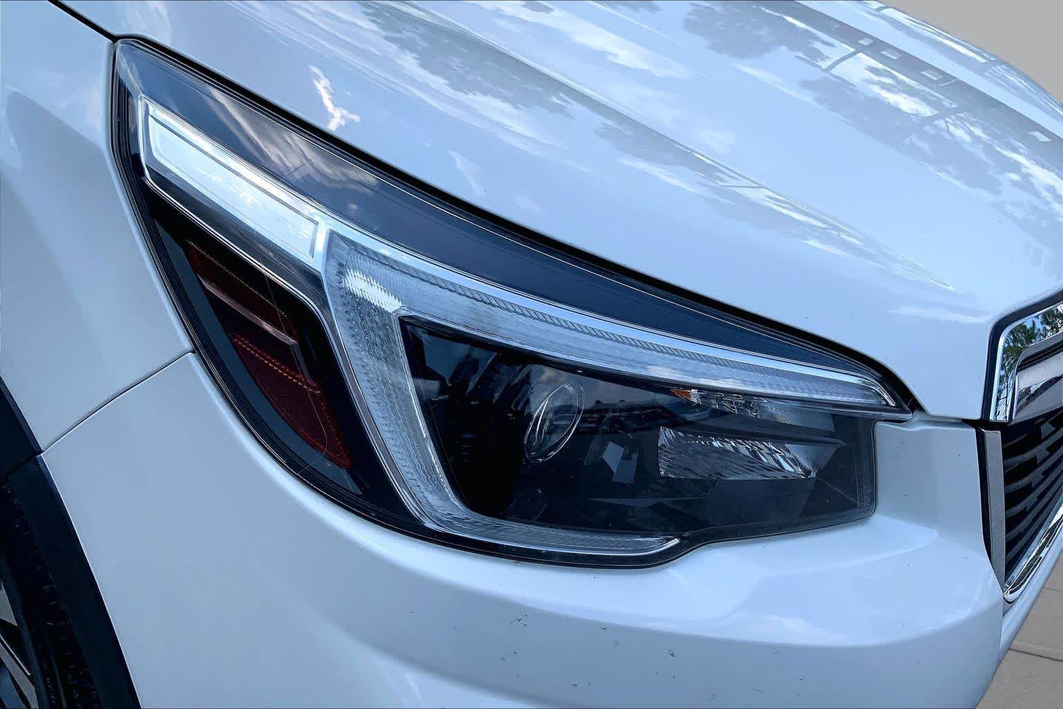 Used 2021 Crystal White Pearl Subaru Limited image 28