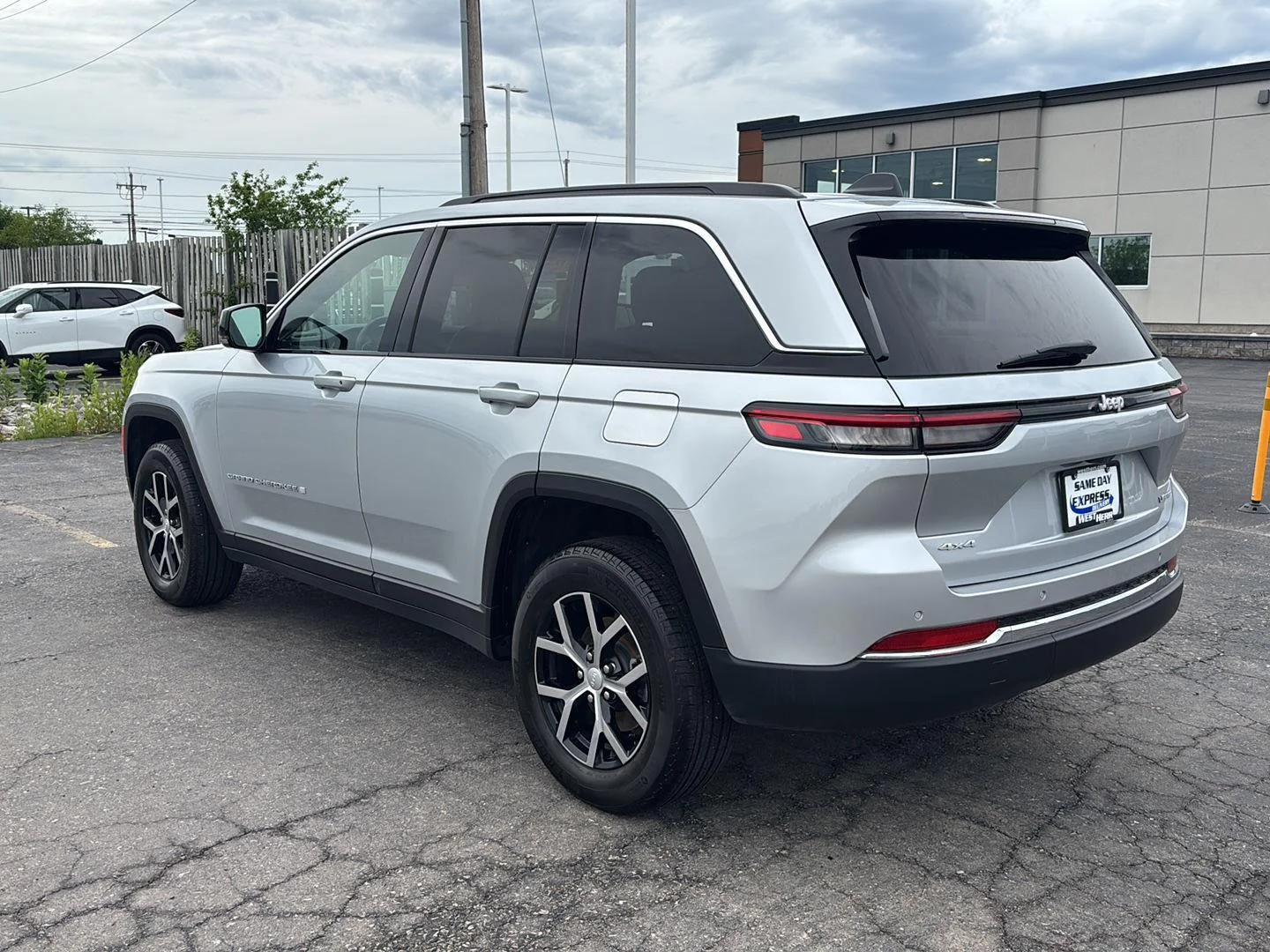 Used 2025 Silver Zynith Jeep Limited image 5