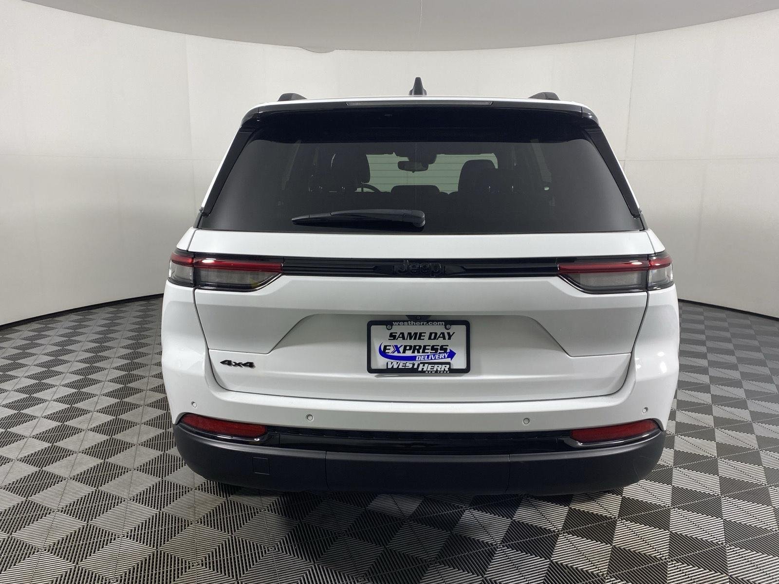 Used 2023 Bright White Clearcoat Jeep Altitude X image 15