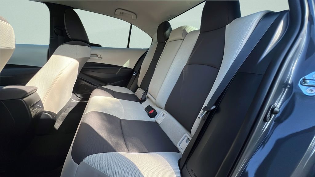 2025 Toyota Corolla LE - Photo 9